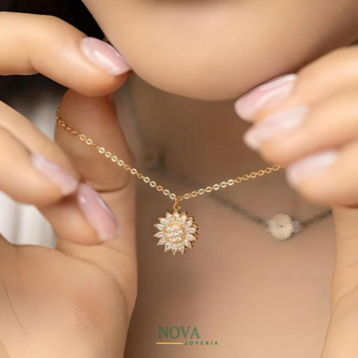 Collar Girasol Rotatorio | Baño en Oro + Estuche CORAZON Gratis✨