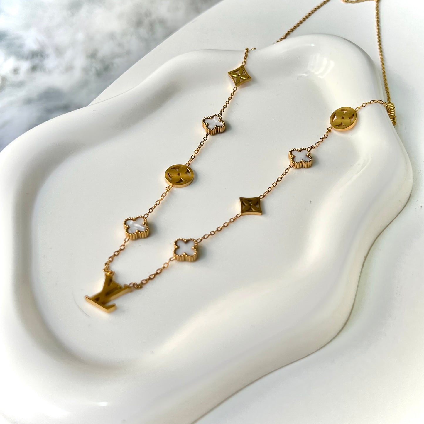 Collar Louis Vuitton + Caja Premium Gratis