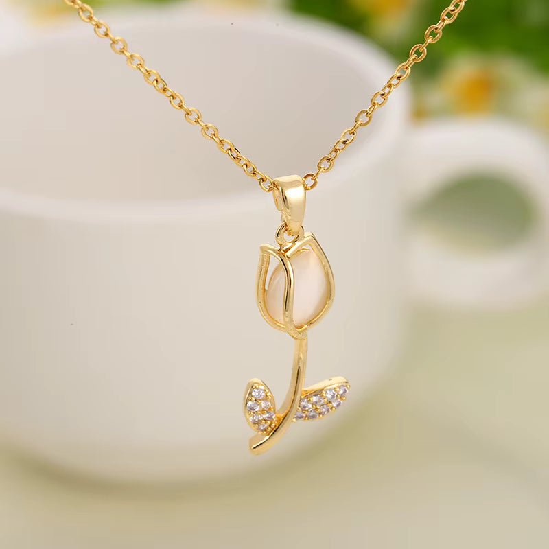 Collar Tulipán | Baño de Oro + Caja de Regalo Gratis✨