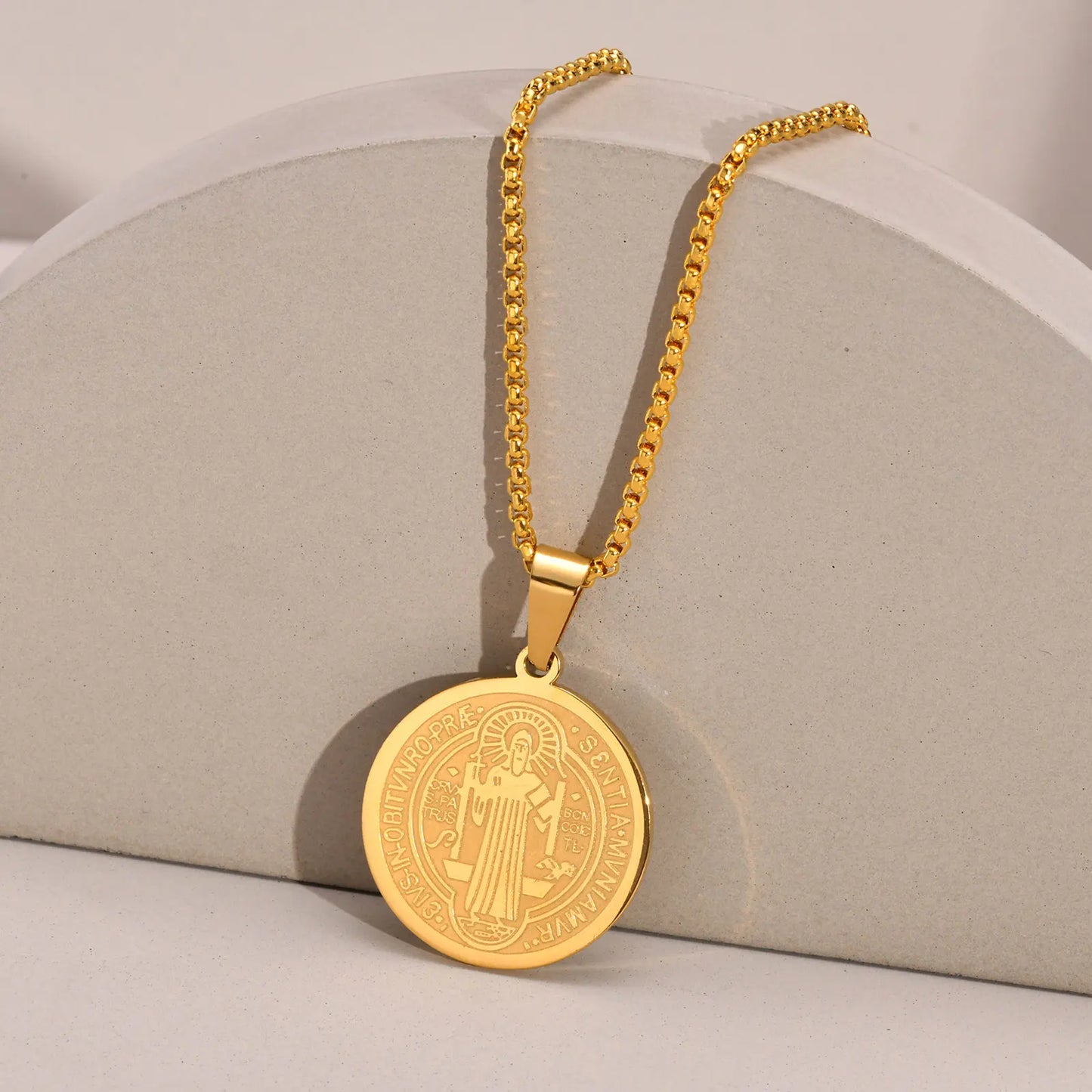 Collar San Benito | Baño de Oro + Caja Premium Gratis✨👑